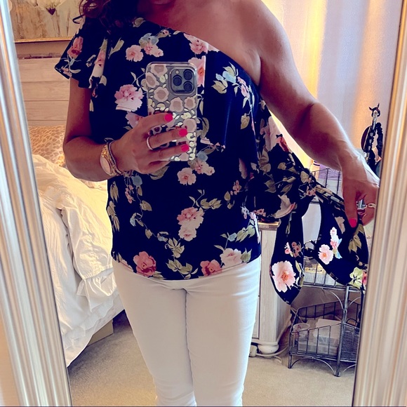 Off the shoulder blouse, size small. - Picture 3 of 6